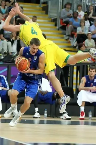 Devon Van Oostrum con la el&aacute;stica de su selecci&oacute;n (Foto: FIBA