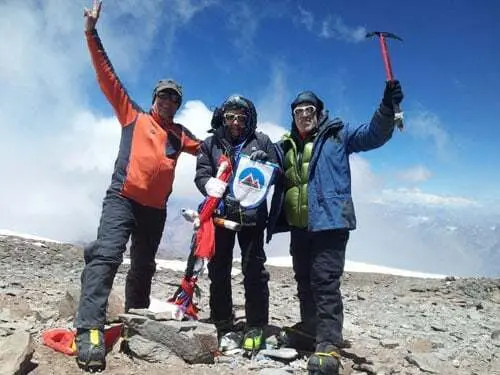 Club Pirineista Mayencos 
Bienvenido a la Web del Club Pirine&iacute;sta Mayencos. Monta&ntilde;a, esqu&iacute; alpino, esqu&iacute; de fondo, triatl&oacute;n, biathlon y orientaci&oacute;n
  img 
Tres socios de Mayencos hacen cumbre en el Aconcagua | Foto: CP Mayencos