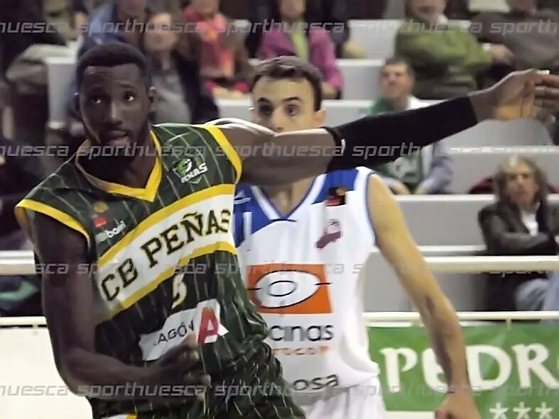 Orukpe en el partido ante el Cocinas.com |Imagen: sporthuesca.com (C.Pascual)