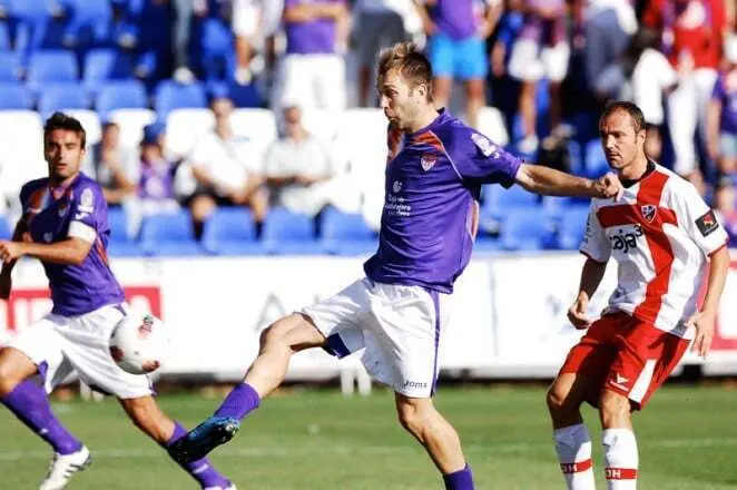 Guadalajara y Huesca han jugado dos veces en el Pedro Escart&iacute;n estando en Segunda Divisi&oacute;n | Foto: eldiadigital.es