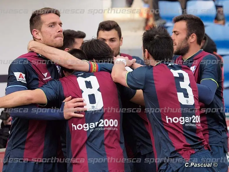 El Huesca celebr&oacute; de esta forma el gol de Tyronne al Castilla | Foto: sporthuesca.com - C.Pascual