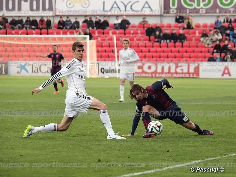 Juan Esn&aacute;ider jug&oacute; unos minutos frente al Real Madrid Castilla | Foto: sporthuesca.com - C.Pascual