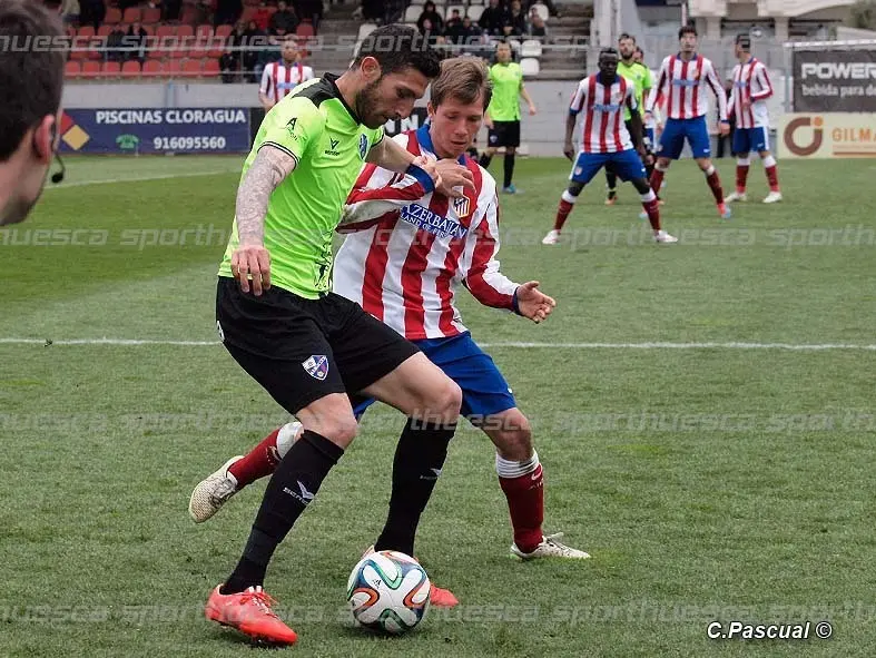 Frente al Atleti 'B', Rojas jug&oacute; en el lateral derecho | Foto: sporthuesca.com - C.Pascual