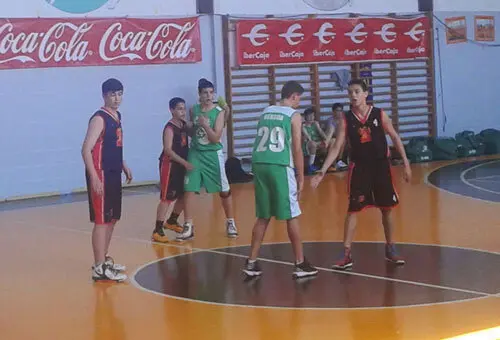 Imagen durante uno de los partidos de la cantera pe&ntilde;ista | Foto: CB Pe&ntilde;as