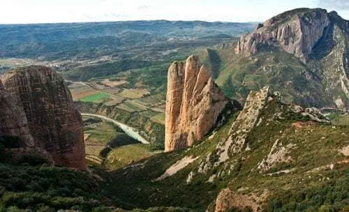 Marco incomparable de los Mayos de Riglos.