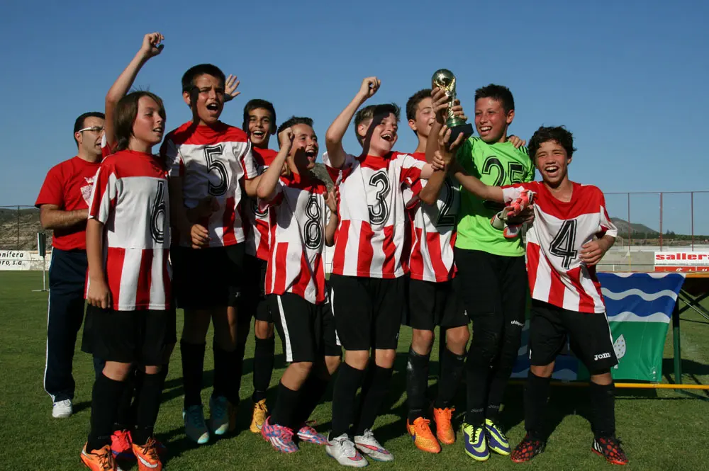 El Atl&egrave;tic Segre se proclam&oacute; campe&oacute;n del III Torneo de F&uacute;tbol 7 Alev&iacute;n de Mequinenza | Foto: arainfo.org
