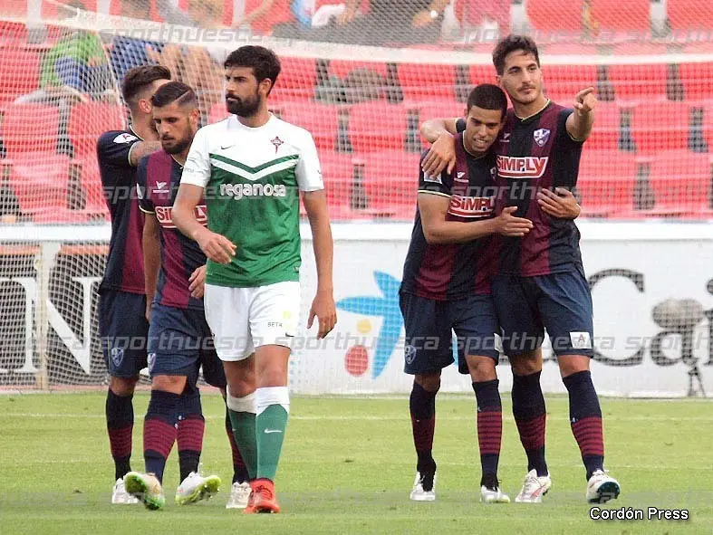 Pallar&eacute;s celebrando su gol al Racing de Ferrol | Foto: Cord&oacute;n Press