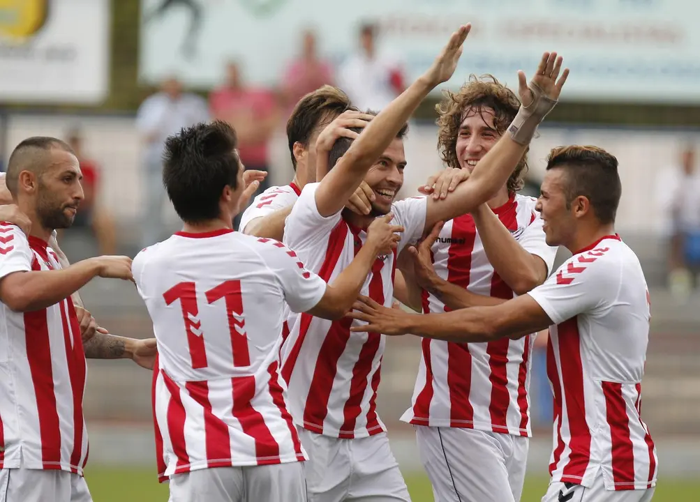El Hurac&aacute;n celebra un gol frente al Baleares | Foto: Jes&uacute;s Signes