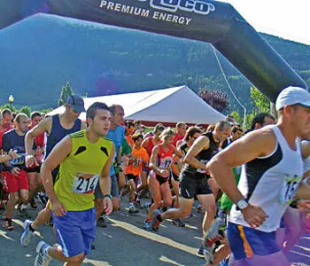 Salida en la edici&oacute;n pasada de la carrera popular. |Foto:turismovillanua