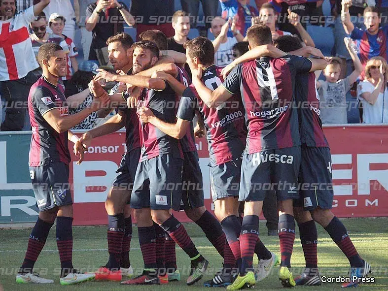 La SD Huesca vuelve a Segunda Divisi&oacute;n dos a&ntilde;os despu&eacute;s de su descenso en Huelva | Foto: Cordon Press