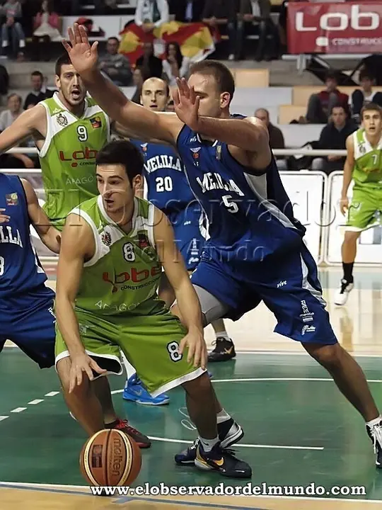 Lluis Costa jugando con el Pe&ntilde;as en su anterior etapa. | Imagen: elobservadordelmundo.com