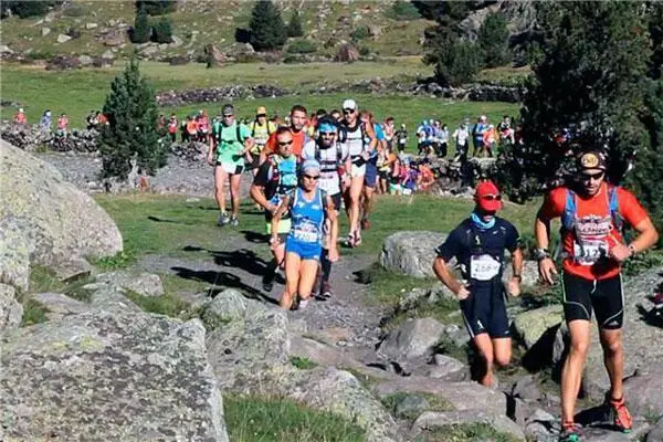La carrera celebrada en el Valle de Benasque une a corredores espa&ntilde;oles y franceses. |Foto:noticiasHuesca