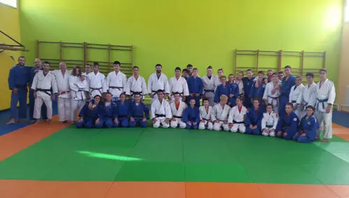 Foto de familia de la jornada | Foto: Club Judo Bin&eacute;far