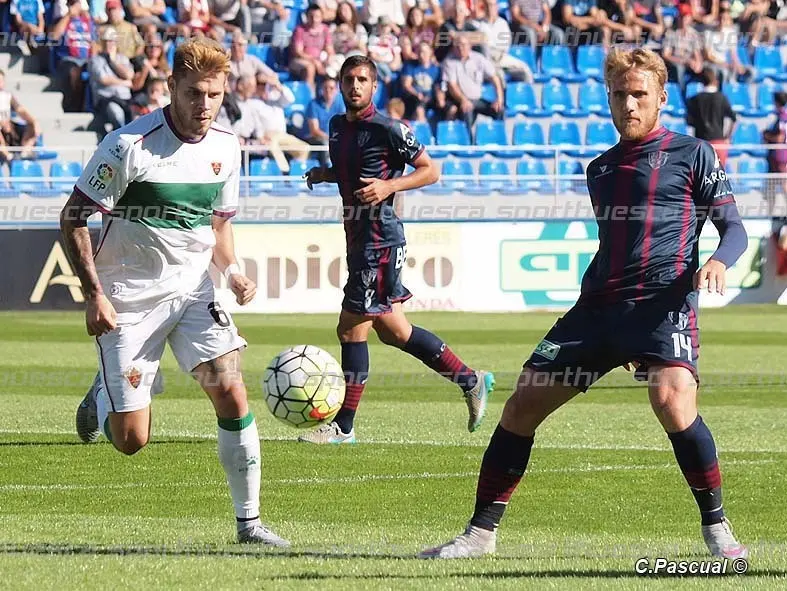 Samu S&aacute;iz y Mandi en el Huesca - Elche de la temporada pasada | Foto: C.Pascual
