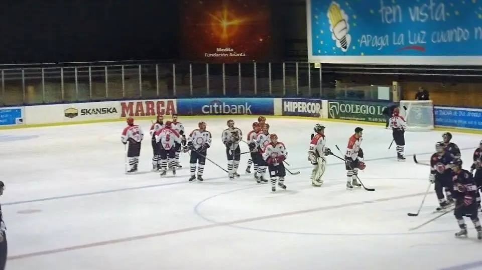 Tres puntos para afianzarse en el segundo puesto. Foto: Club Hielo Jaca