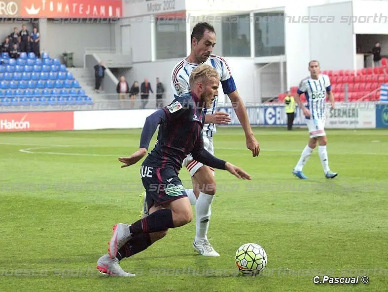 Samu S&aacute;iz, en El Alcoraz frente a la Ponferradina | Foto: C.Pascual