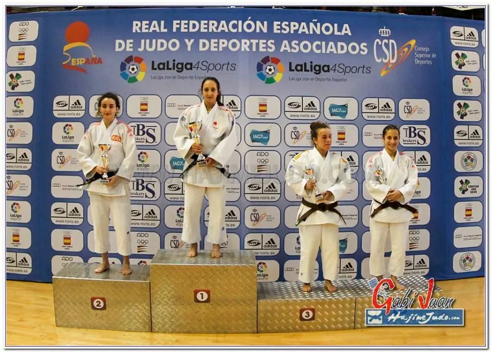 Bel&eacute;n en la tercera posici&oacute;n del p&oacute;dium con sus compa&ntilde;eras | Foto: 