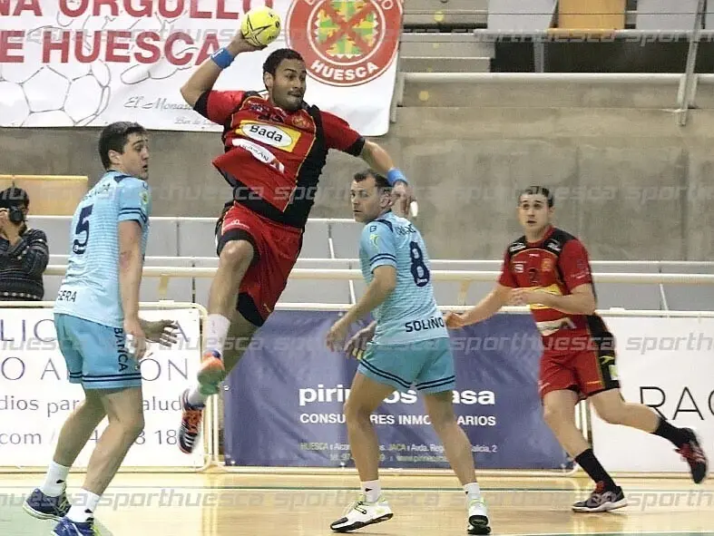 Dij&agrave; y Oier en el partido de la pasada temporada contra Cangas en el Palacio de los Deportes. Foto: sporthuesca.com 