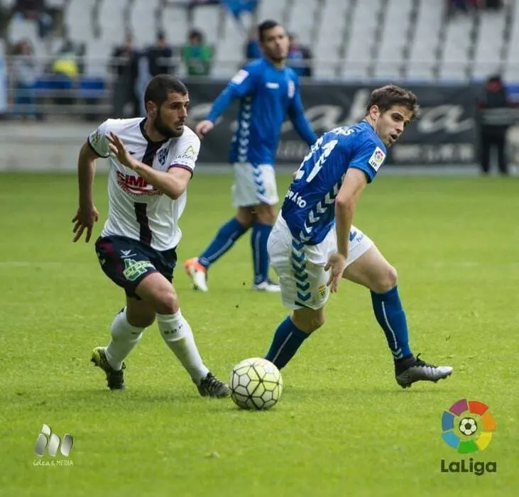 Fran M&eacute;rida, con la SD Huesca, ante el Oviedo | Foto: LFP