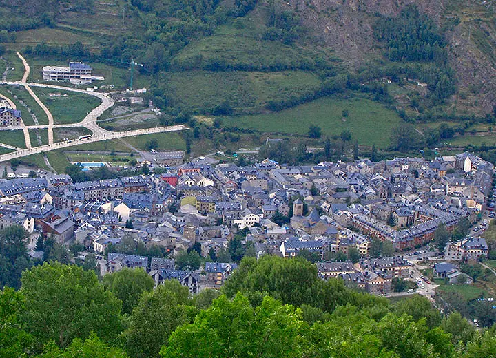 Panor&aacute;mica de la localidad oscense de Benasque | Foto: picoseuropa.net