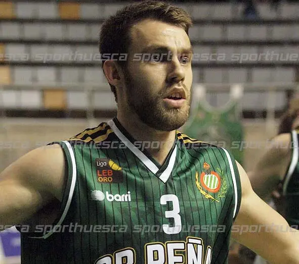 Steinarsson con la camiseta pe&ntilde;ista el pasado curso | Foto: C.Pascual