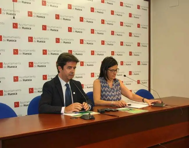 El alcalde y la concejala de Seguridad Ciudadana y Movilidad | Foto: Ayuntamiento de Huesca