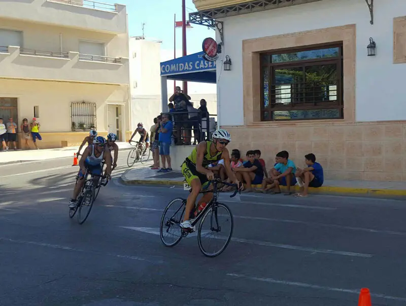 V&iacute;ctor Recaj en el sector de bicicleta en Almer&iacute;a | Foto: Club Deportivo Huesca