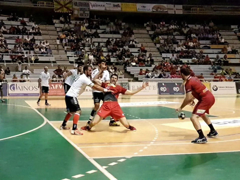 Val, en una imagen del partido disputado en octubre de 2016 contra Sinf&iacute;n. Foto: sporthuesca.com