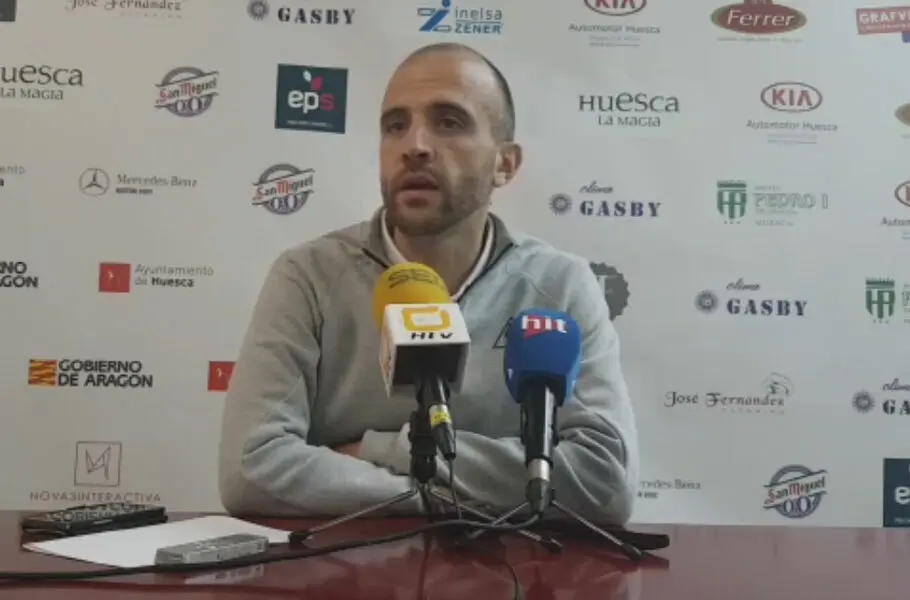 Sergio Jim&eacute;nez, en la rueda de prensa tras vencer al Palma Air Europa. Foto: sporthuesca