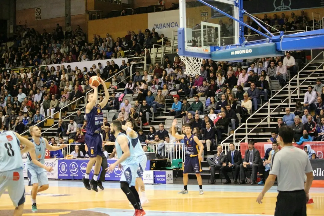 Breog&aacute;n venci&oacute; a Oviedo | Foto: oviedobaloncesto.com