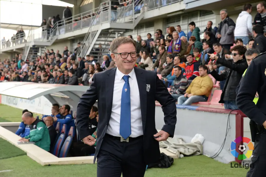 El jienense alcanz&oacute; los 60 partidos ligueros al frente del Huesca en Reus | Foto: LaLiga