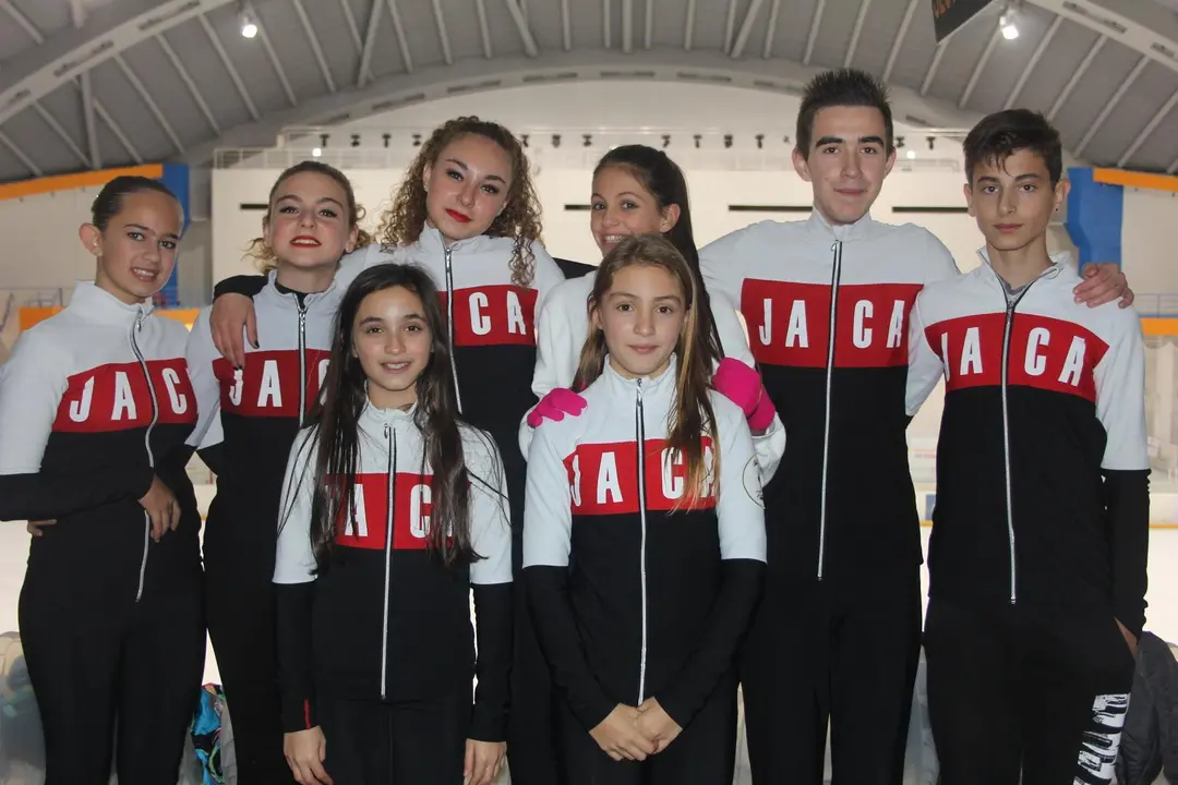 Participantes del conjunto jaqu&eacute;s en el Open Ciudad de Jaca. | Foto: Club Hielo Jaca