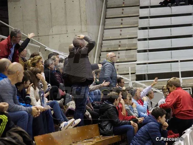 La afici&oacute;n podr&aacute; ver al Bada Huesca en directo en el Palacio, aunque se desconoce cu&aacute;ntos podr&aacute;n estar en las gradas. Foto: C.Pascual