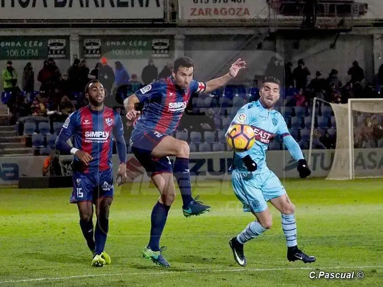 &Iacute;&ntilde;igo L&oacute;pez, en la imagen, durante u partido contra el Levante. | Foto: C.Pascual