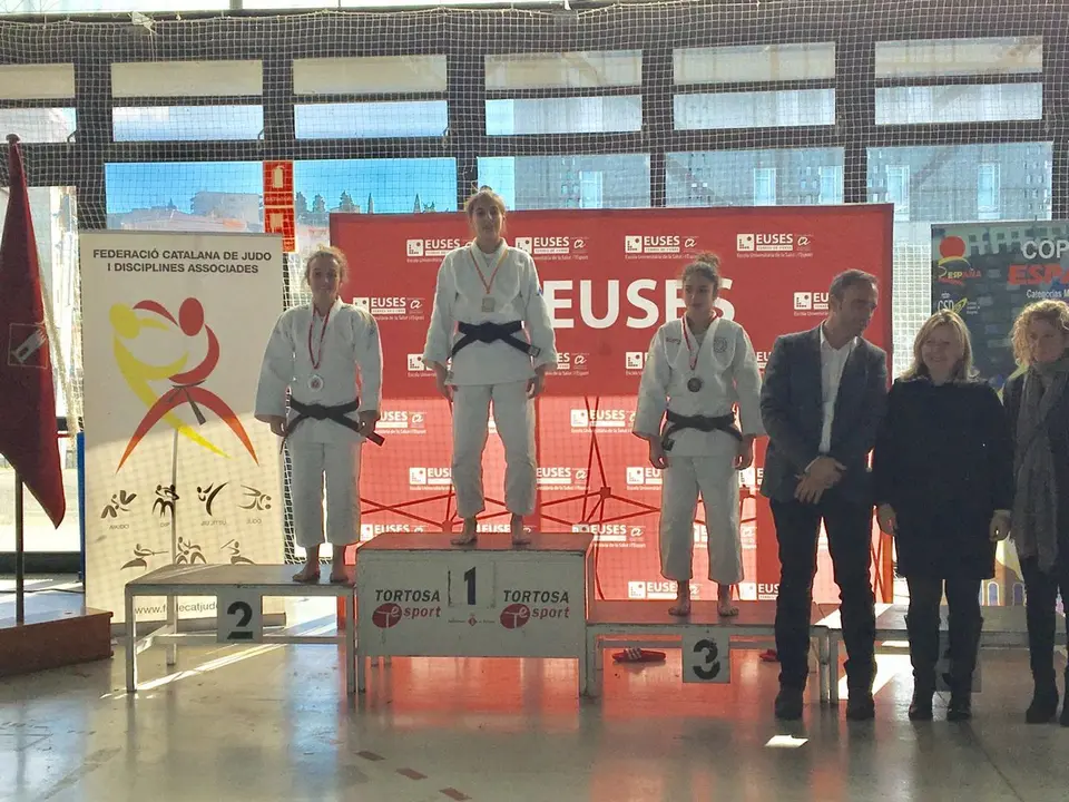 Bel&eacute;n Mart&iacute;nez, en el p&oacute;dium del campeonato celebrado en Tortosa. Foto: Iv&aacute;n Pardo