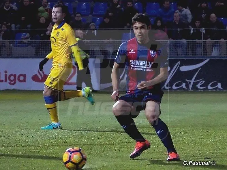 Araujo en su debut con la SD Huesca | Foto: C.Pascual