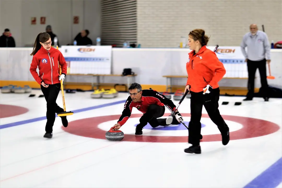 El CH Jaca Curling en el XII Campeonato de Espa&ntilde;a de categor&iacute;a mixta. | Foto: Miguel Ram&oacute;n Henares