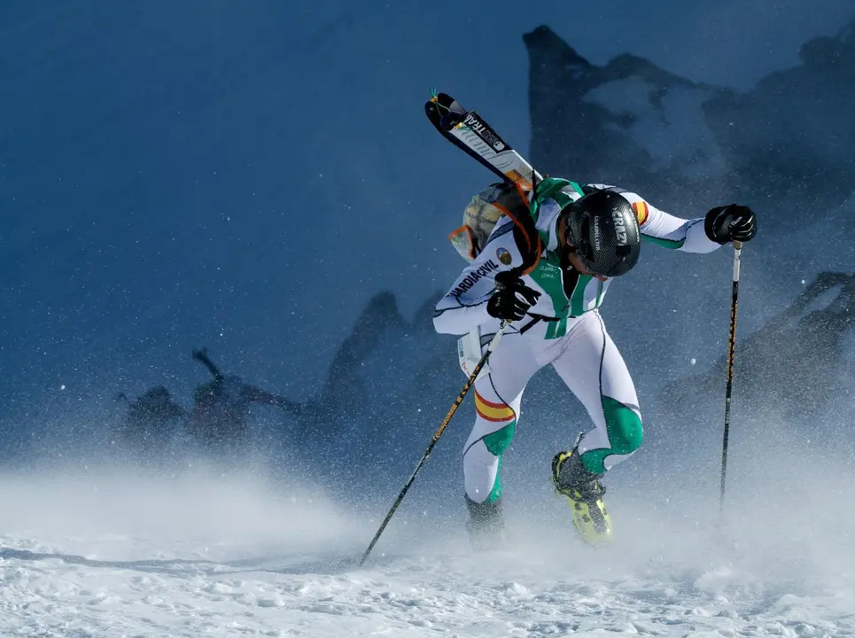Primero plano de un miembro del equipo de la Guardia Civil en una anterior edici&oacute;n de una carrrera organizada por el CM Pirineos. Foto: Alejandro Penac
