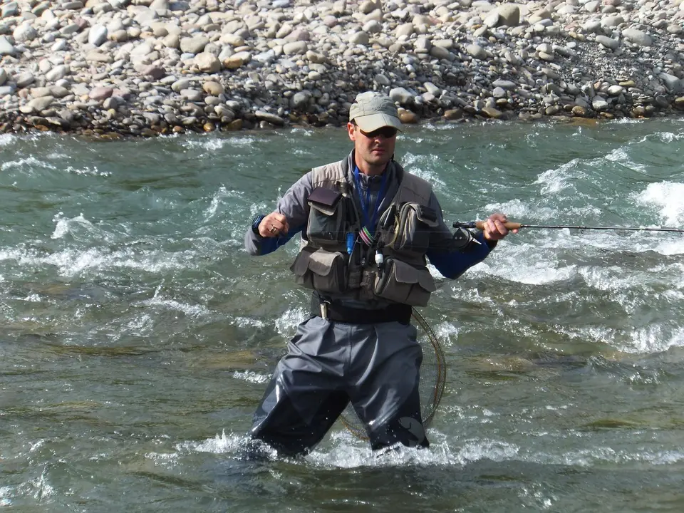 Pescando a mosca con cola de rata | Foto: FAPyC