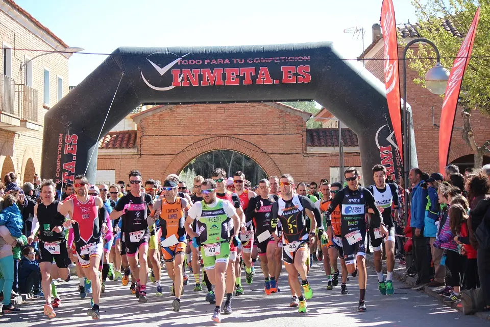 Salida de la carrera absoluta del duatl&oacute;n de Frula. Foto: J.S.
