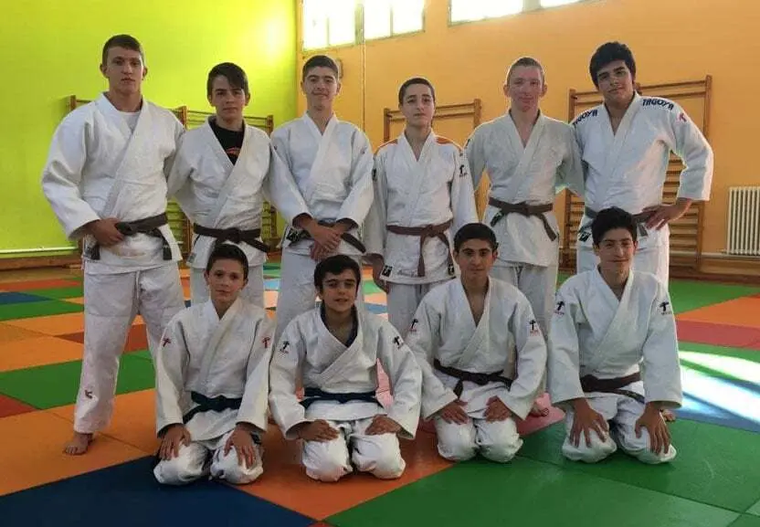 Integrantes del CJ Bin&eacute;far en la previa del Campeonato de Espa&ntilde;a de Judo en Edad Escolar.