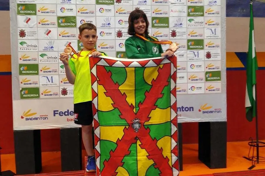Alejandro G&aacute;llego e In&eacute;s Ac&iacute;n con sus medallas. 