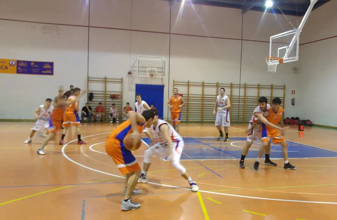 Imagen del partido del senior masculino del Hoscafrost contra el Pe&ntilde;as. Foto: CB Jaca