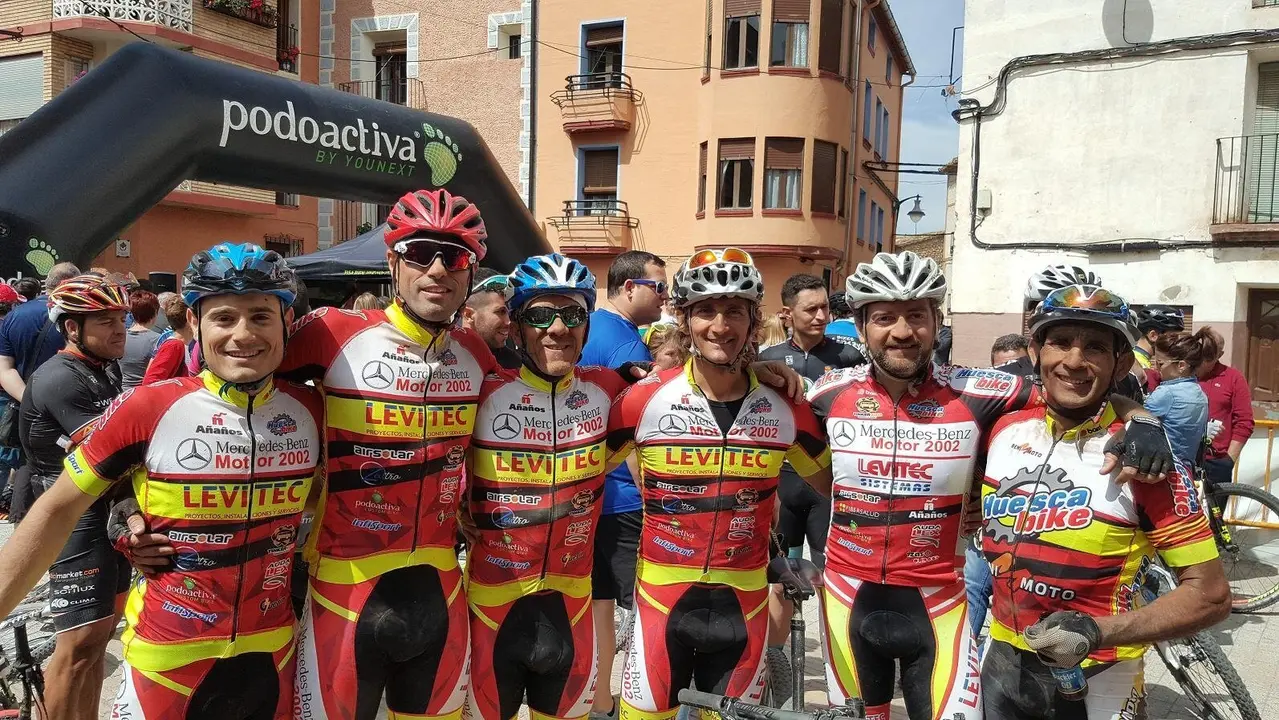 Corredores del Huesca Bike en Vera del Moncayo.