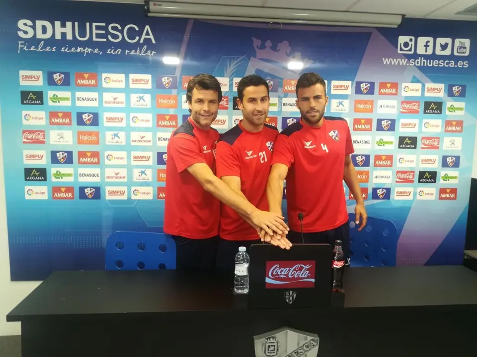 Los tres capitanes comparecieron en rueda de prensa | Foto: Antonio Escar
