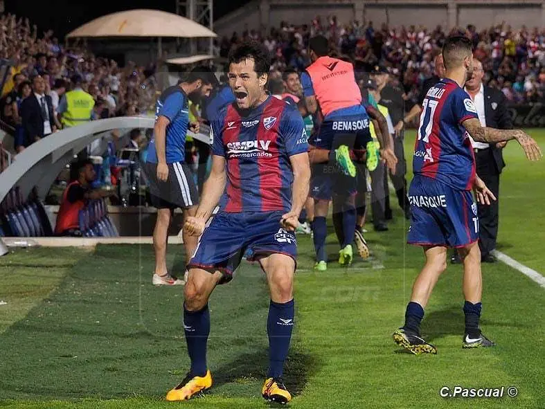 Camacho devolvi&oacute; al Huesca la esperanza con el gol que sirvi&oacute; para empatar el partido / Foto: C.Pascual