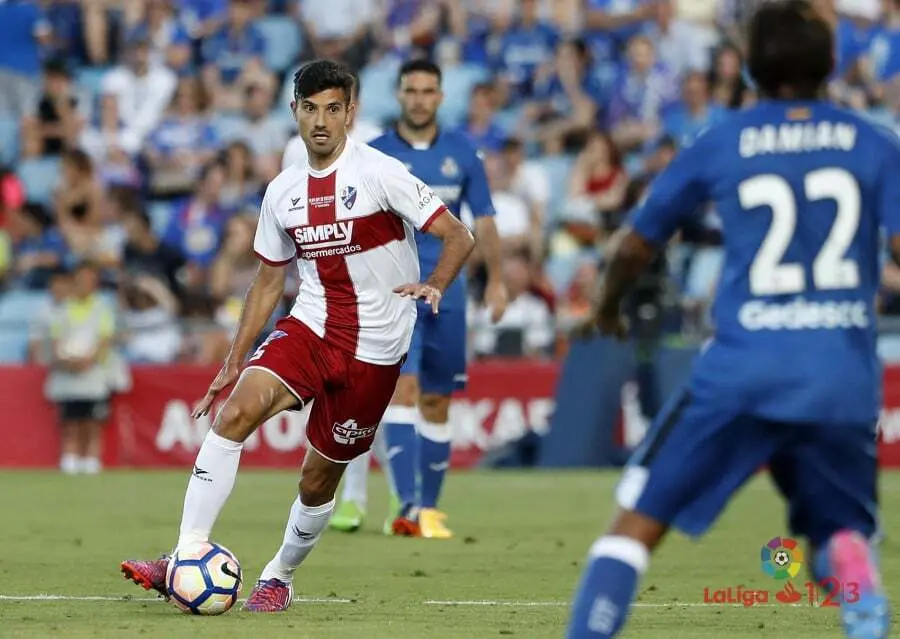 El '5' azulgrana disput&oacute; sus primeros minutos de la temporada ante El Alcoraz | Foto: LaLiga