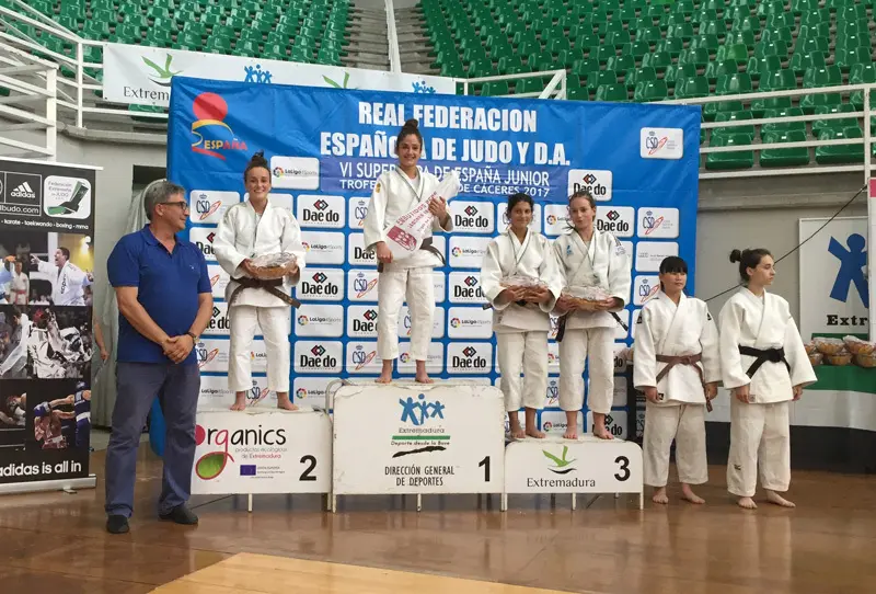 Bel&eacute;n Mart&iacute;nez, en el segundo puesto del podio.