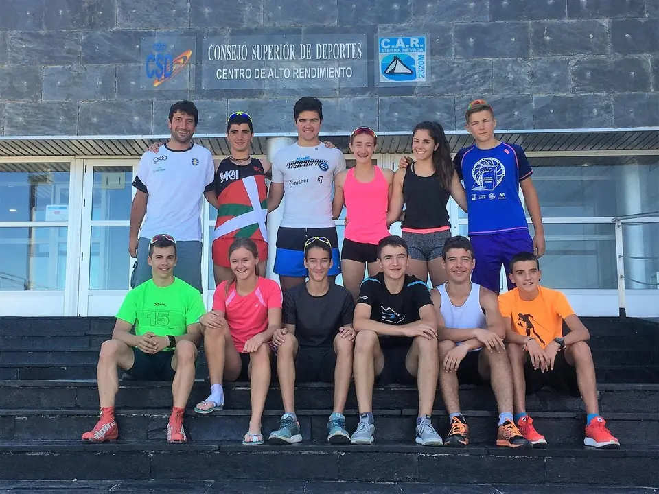 En la imagen, los miembros del Cetdi-Arag&oacute;n de esqu&iacute; de fondo. Foto: FADI
