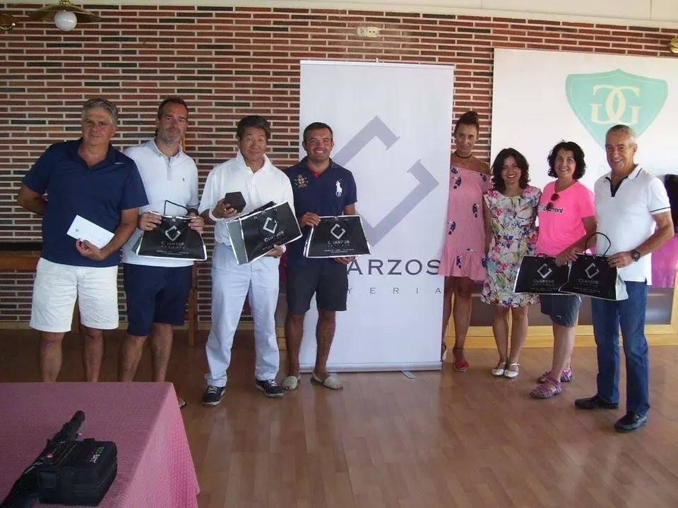 Foto de familia de los ganadores del Torneo | Foto: Golf de Guara